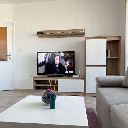 Restful Apartment For 4 Guests In Burgas Exterior photo